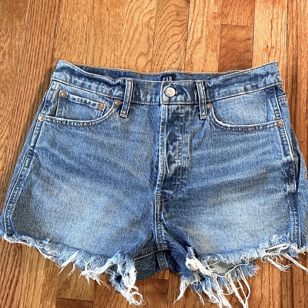 Gap women’s denim shorts size 28